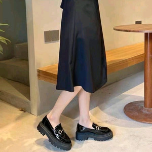 스튜어트와이츠먼 로퍼 이미지