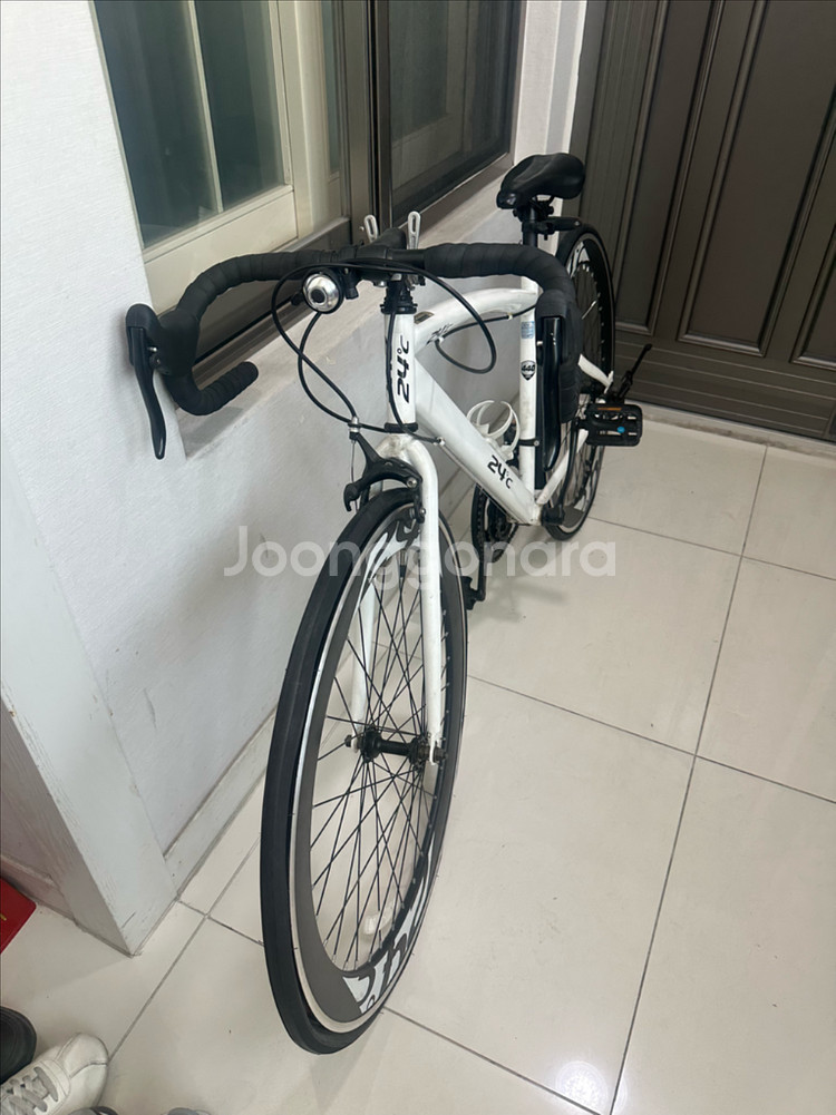 24도 화이트 자전거--1