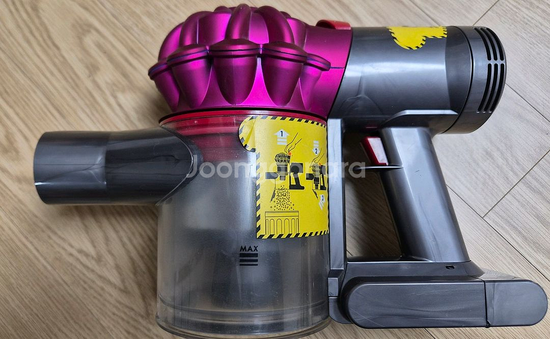 깨끗하게 세척한 다이슨 청소기 V7(18분 연속동작)--3