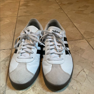 아디다스 운동화