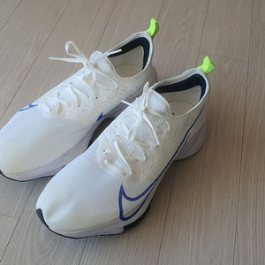 나이키 에어줌 템포 넥스트% 플라이니트 런닝화 285사이즈