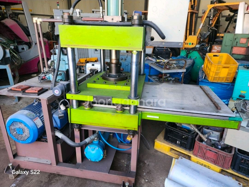 톰슨프레스 자동유압톰슨기계 자동유압프레스 유압프레스 재단기 이미지