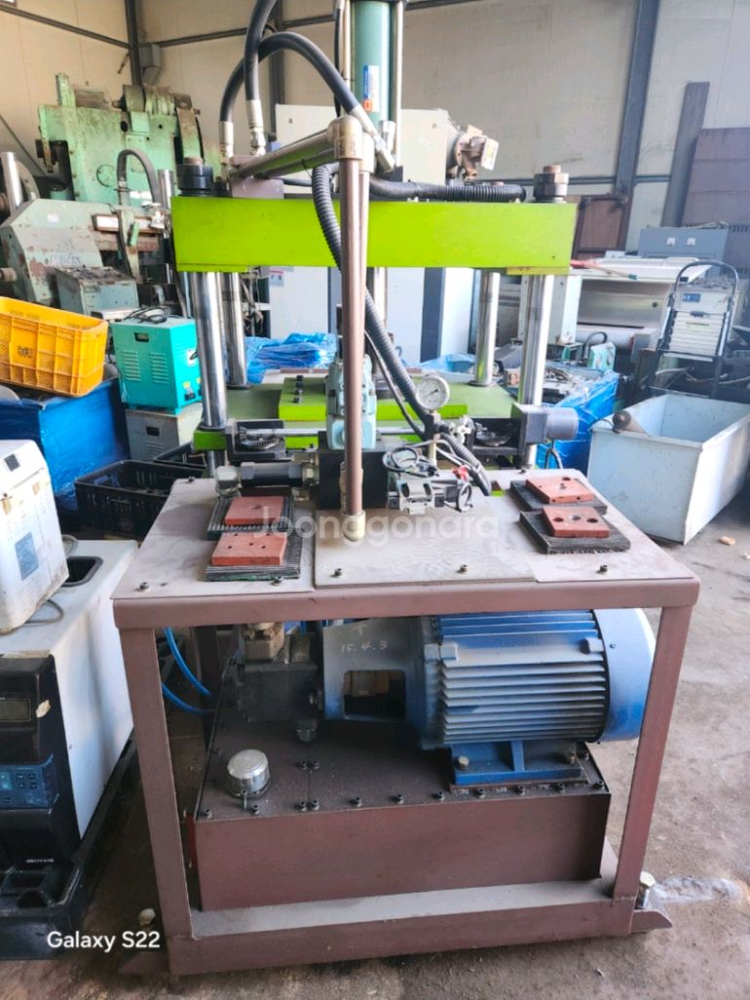 톰슨프레스 자동유압톰슨기계 자동유압프레스 유압프레스 재단기 이미지