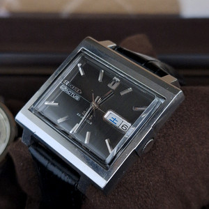 세이코 70s 빈티지 탱크프레임 오토매틱 시계 판매합니다