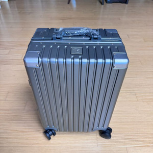 벤츠 기내용 캐리어 판매 이미지