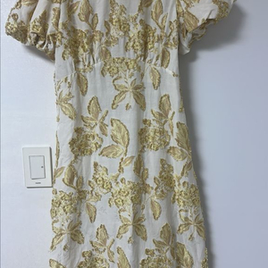 지요 골드 드레스