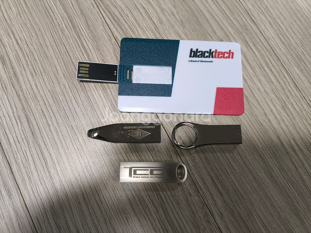 USB 메모리 4개 (32gb-1, 16gb-2, 1GB-1)--0