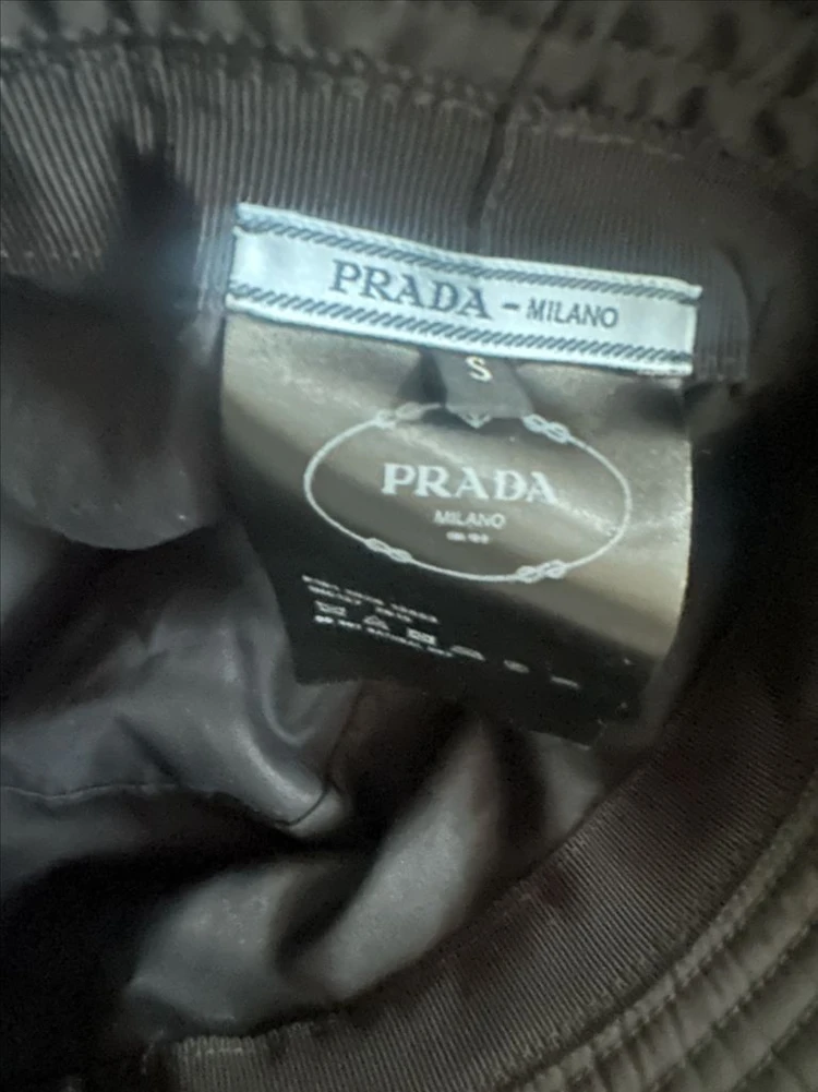 프라다 버킷햇 이미지