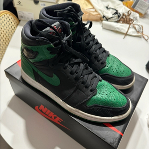 조던1 레트로 하이 파인그린 블랙 265