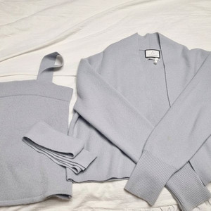 시에 sie 샬롯 가디건 & 아르 스퀘어 슬리브리스(일괄 우선): 베이비 블루