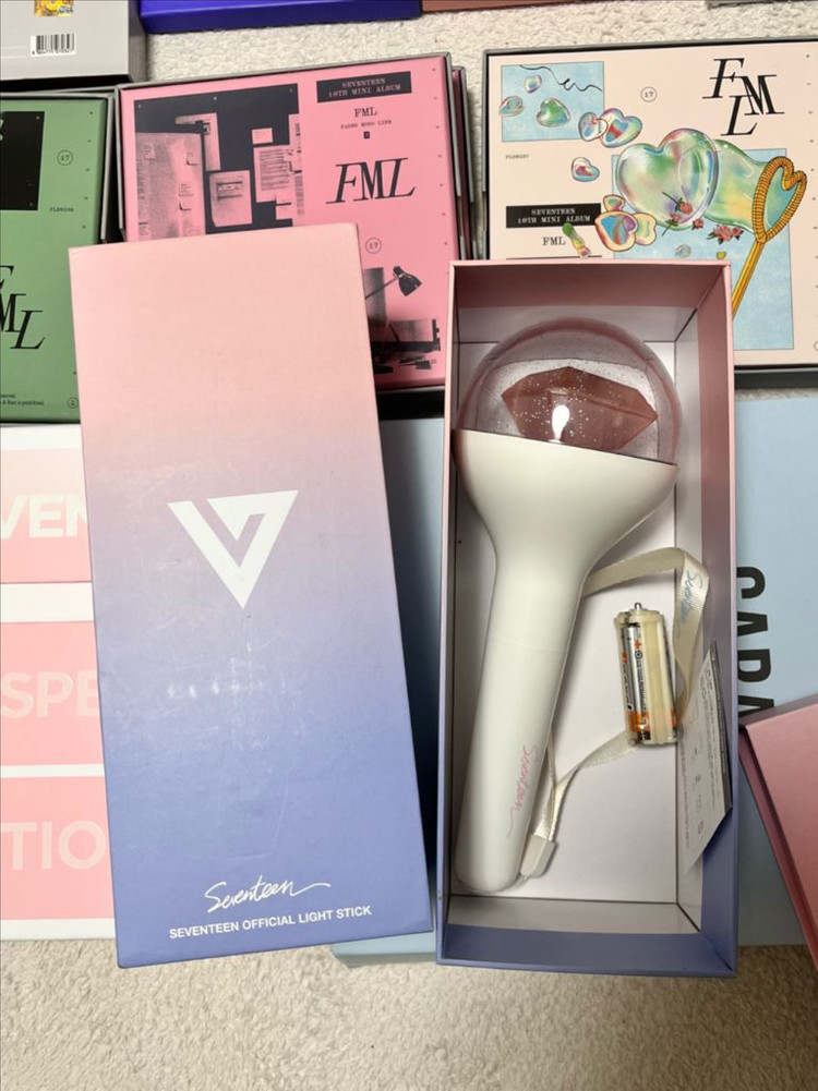 세븐틴 앨범 캐럿봉 포카 전부 5만원에 팔아요 이미지