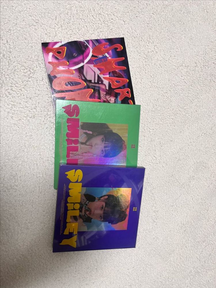 최예나 포카 앨범 전부 만원에 팔아요 이미지