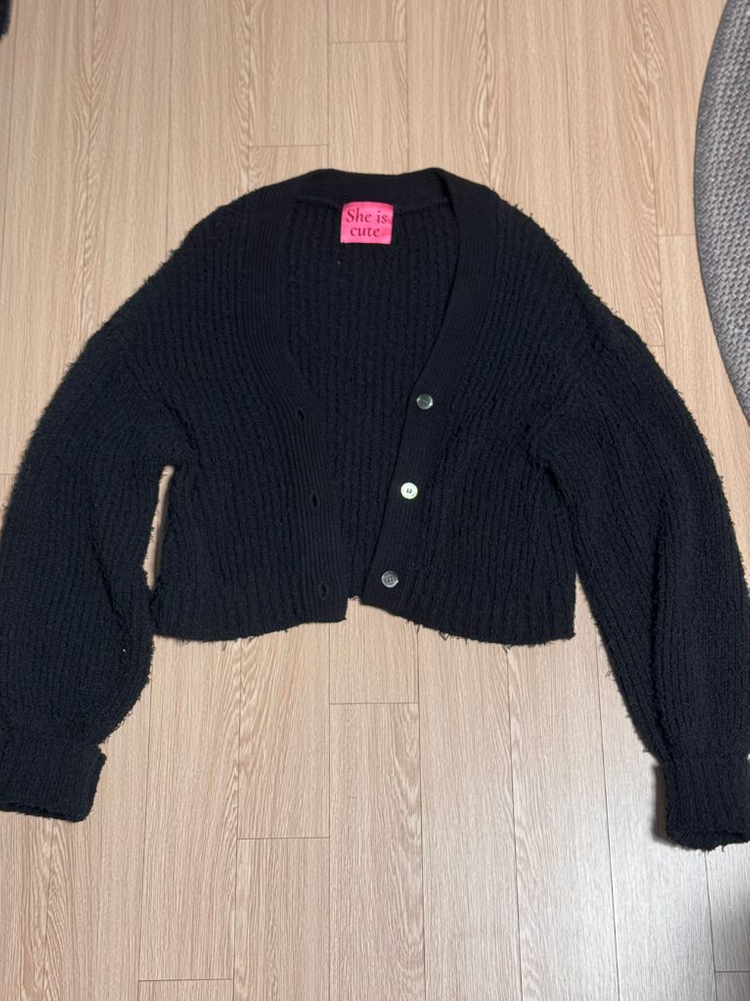 쉬이즈큐트 플러피 가디건 블랙 팝니다 이미지