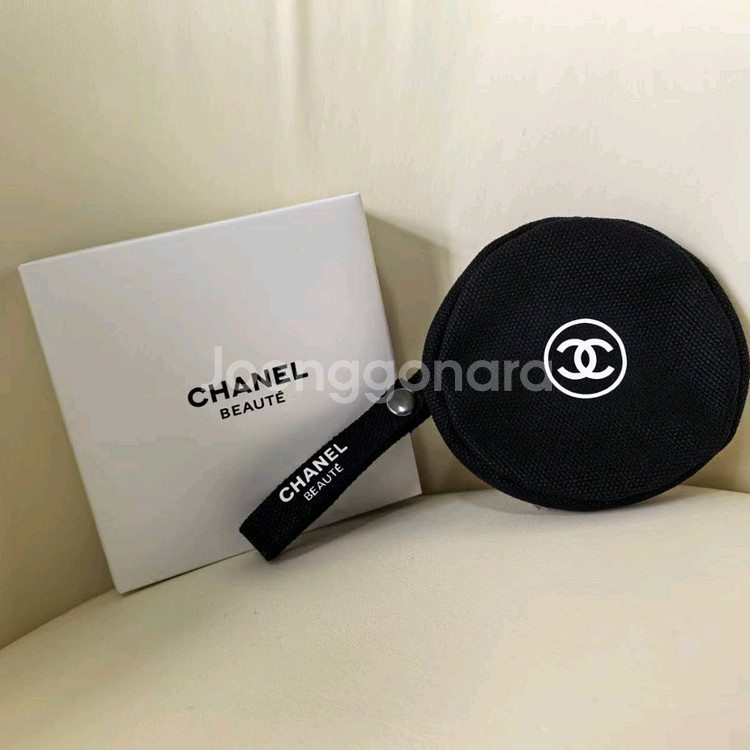 샤넬 뷰티 원형 파우치--0