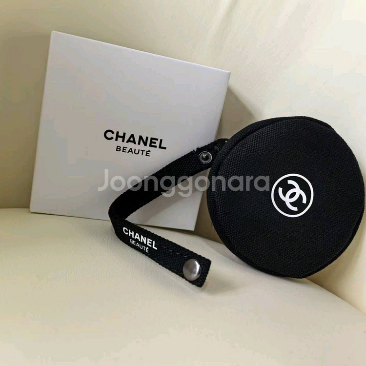 샤넬 뷰티 원형 파우치--1