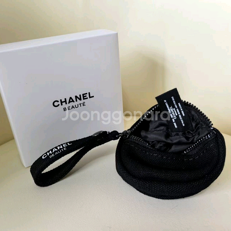 샤넬 뷰티 원형 파우치--2