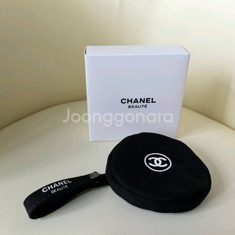 샤넬 뷰티 원형 파우치--3