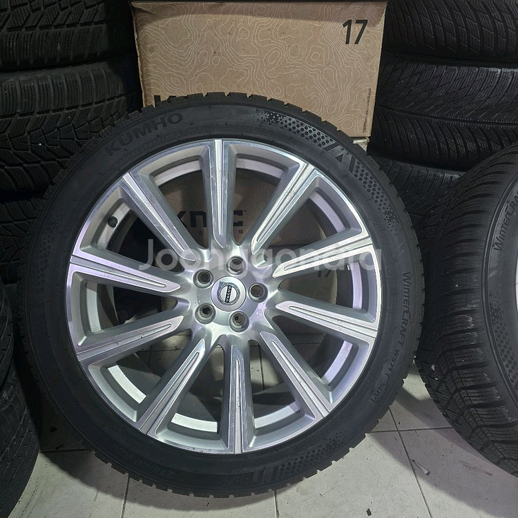 20인치 순정 알로이 휠+윈터타이어판매합니다.--3