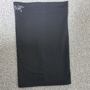 아크테릭스 로 넥 게이터 롱 블랙