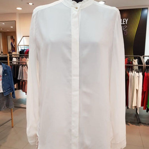 [시슬리]정가 23만원 하이넥 카라 블라우스 티셔츠