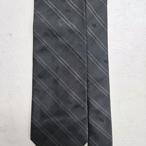 버버리 체크 패턴 정장 넥타이