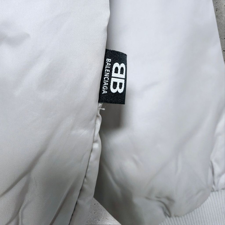 발렌시아가 바움볼레 패딩 맨투맨 (FREE) 이미지