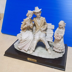 노부부와 꽃바구니 소녀.소품.