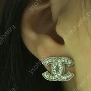 샤넬 CC 로고 다이아몬드 귀걸이