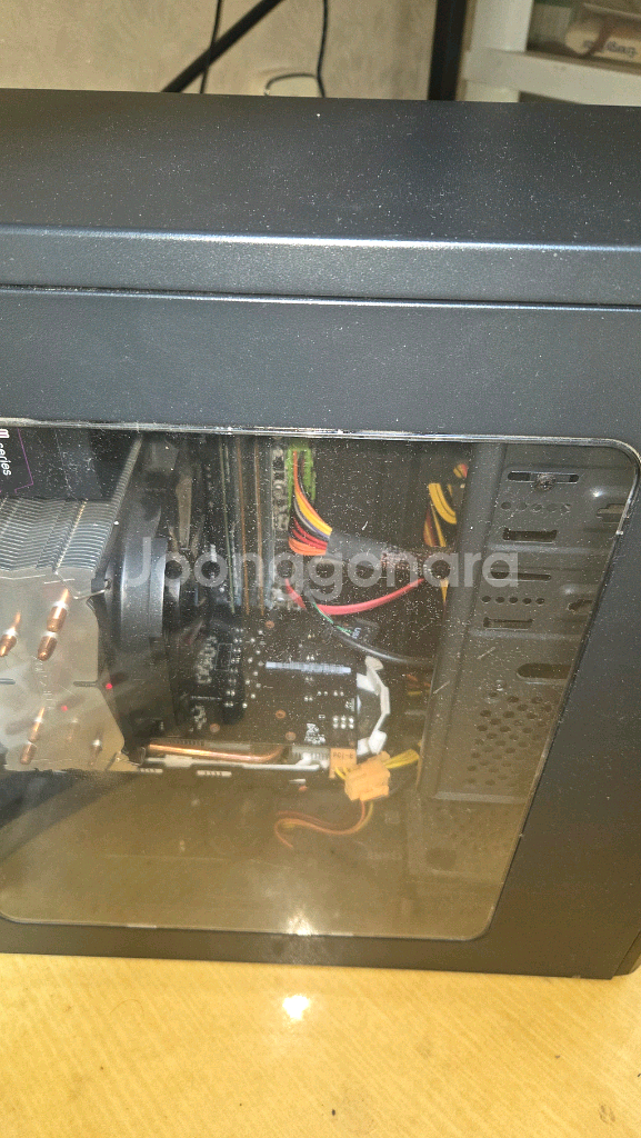 고장난 게이밍 컴퓨터 팝니다--0