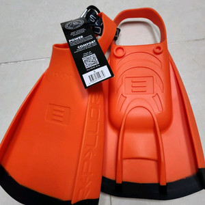 최상 DMC 리펠로 오리발 오렌지 S사이즈 판매합니다.