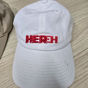 아이유 H.E.R 콘서트 볼캡, 아이유 골든아워 콘서트 볼캡 팔아봐요 이미지