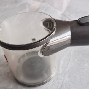 다이슨무선청소기V6본체 먼지통 이미지