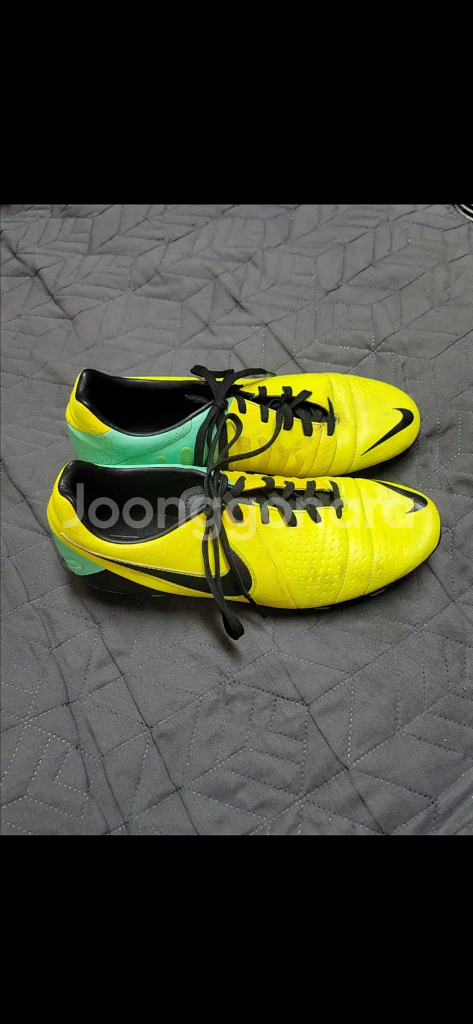나이키 축구화 급처 26.5--0