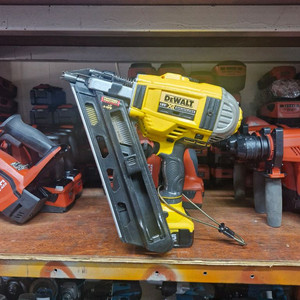 [정품]디월트충전타정기네일러DCN692 본체만 일발필살 백발백중