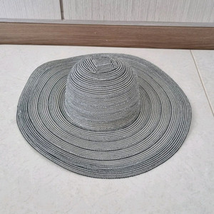 스트라이프 챙 넓은 모자 새상품