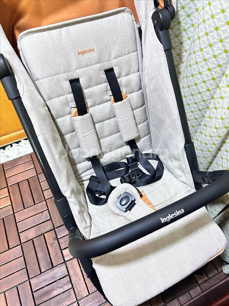 잉글레시나 뉴퀴드2 휴대용유모차--1