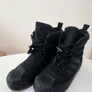 아디다스 키즈 부츠 200 Size 판매합니다.
