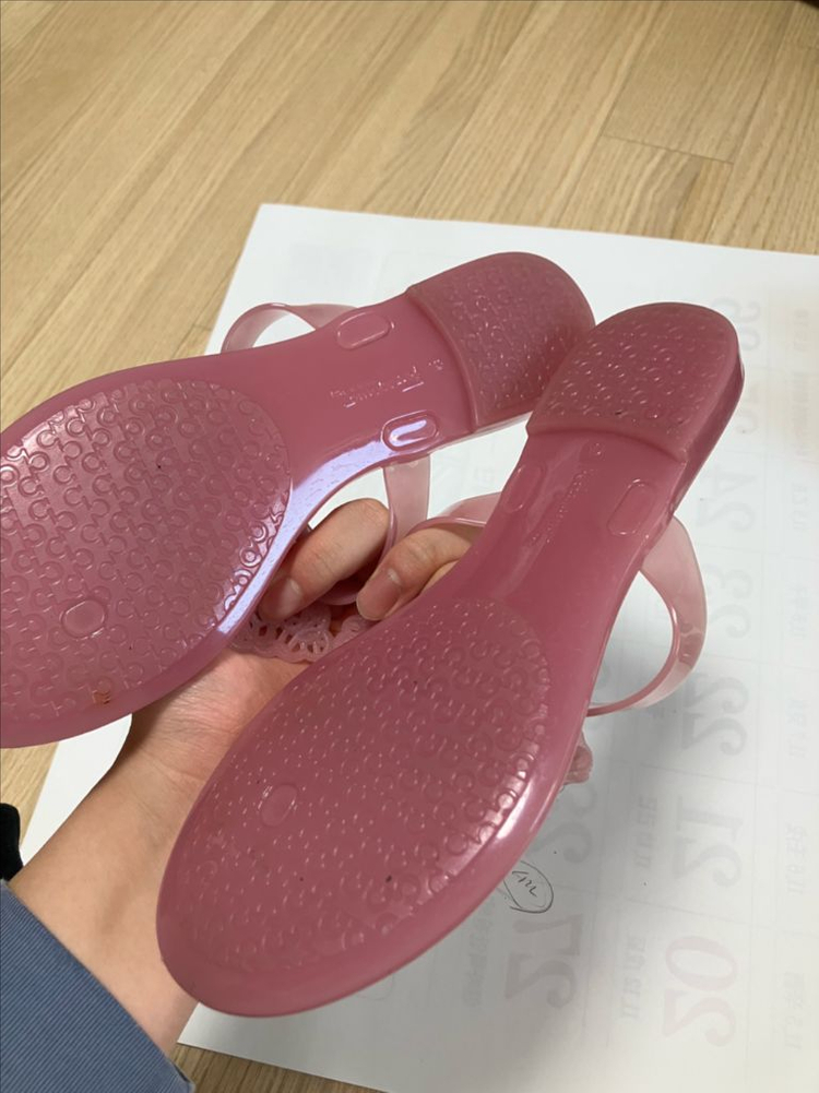 페레가모 플립플랍 샌들 US 6--1