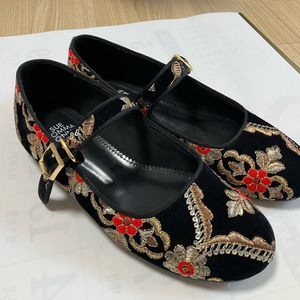 슈콤마보니 플라워 자수 벨벳 메리제인 슈즈