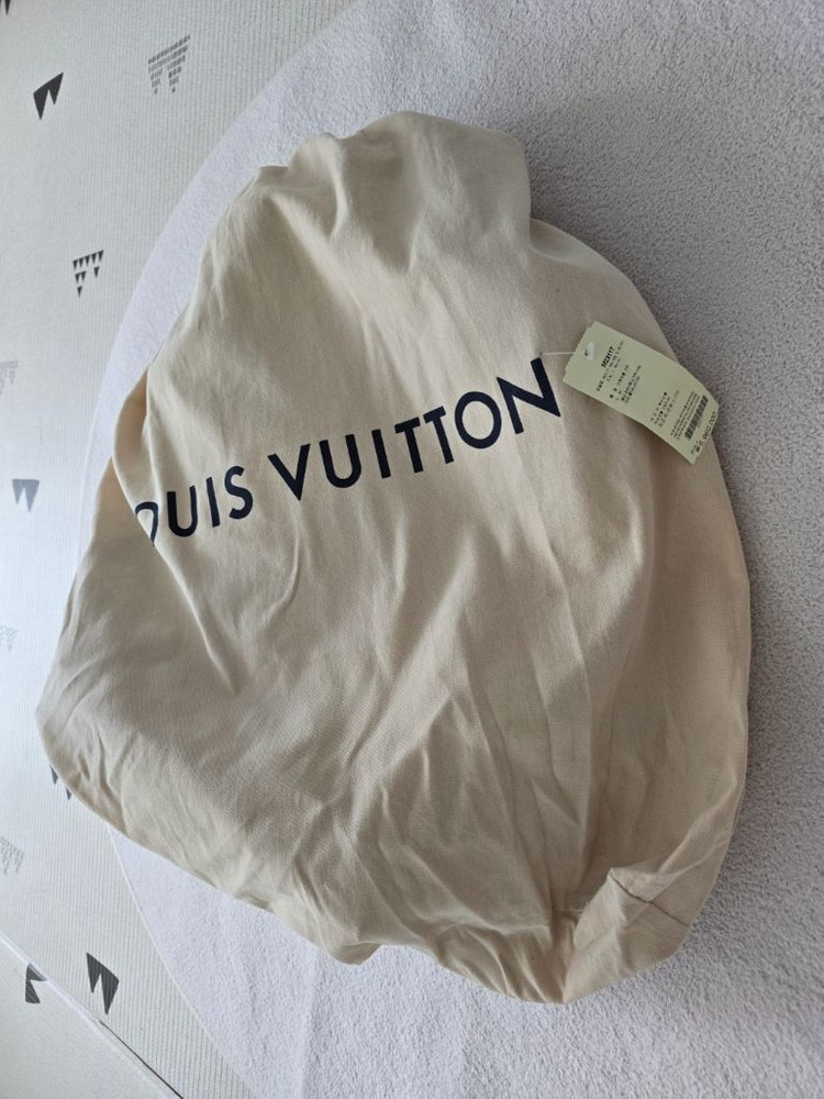 루이비통 에피 슬링백--1