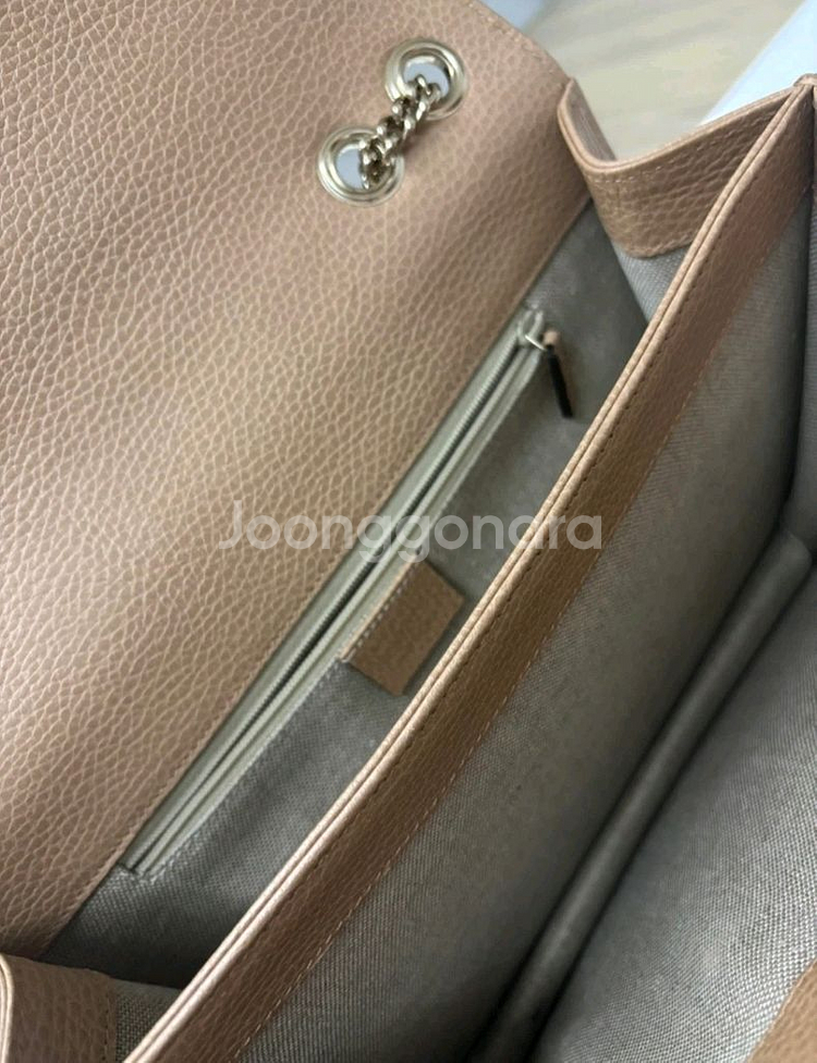 구찌 정품 인터로킹 체인 숄더백 M 판매합니다--2