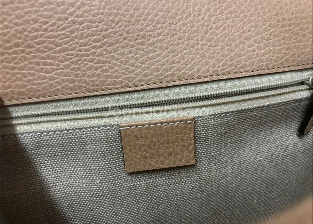 구찌 정품 인터로킹 체인 숄더백 M 판매합니다--3