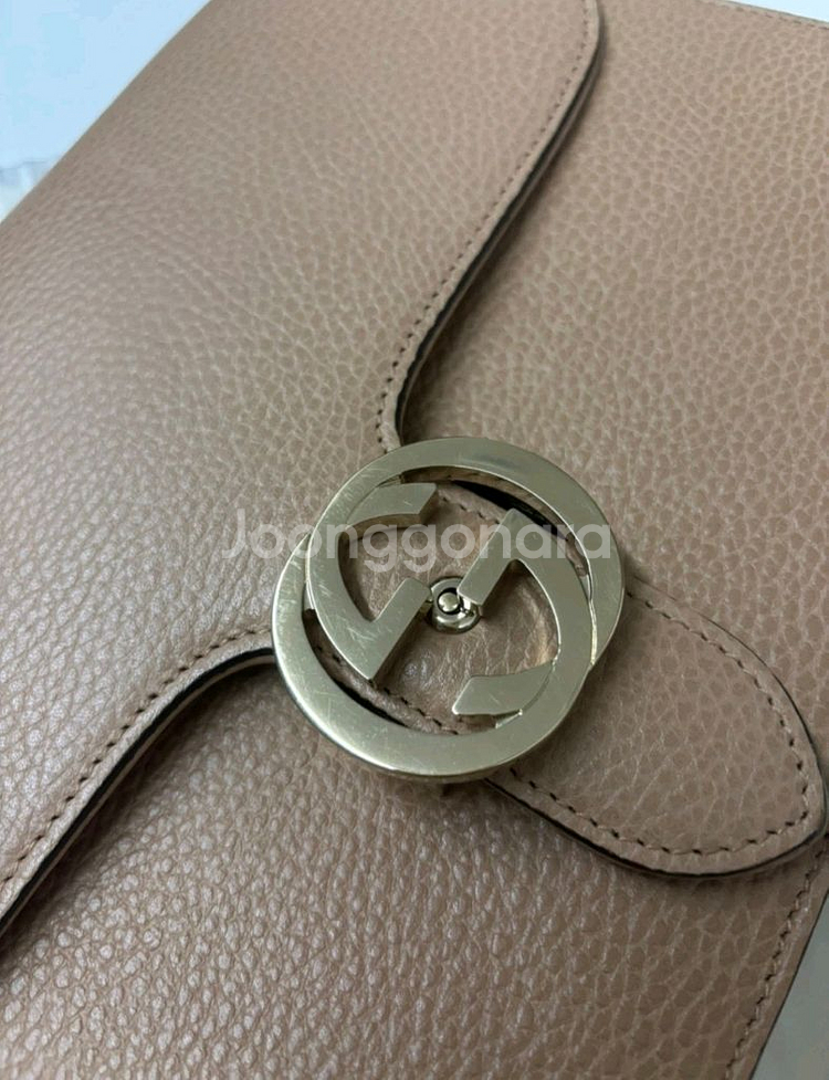 구찌 정품 인터로킹 체인 숄더백 M 판매합니다--4