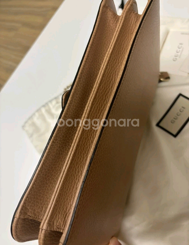 구찌 정품 인터로킹 체인 숄더백 M 판매합니다--5