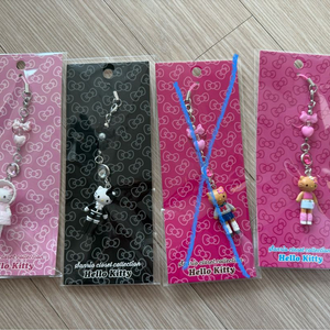 산리오 클로젯 시리즈(옷장 시리즈) 키티 스트랩 팝니다!!