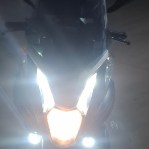 3륜스쿠터 오토바이. 트리시티 팝니다