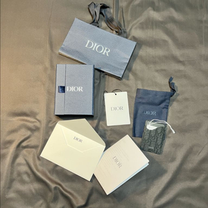 디올 새들 마그네틱 카드 홀더 그레인드 카프스킨 블랙