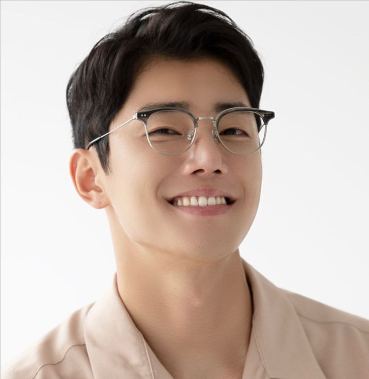 젠틀몬스터 알리오X GD1 그레이 티타늄 하금테 새상품--3