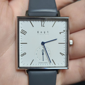 knot SQ-32 사각 시계