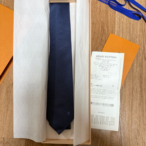루이비통 IV 스탠드아웃 네이비 블루 넥타이